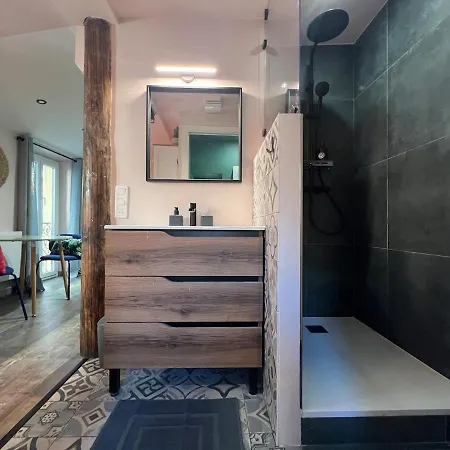 Cozy In Old Town 4th Floor Without Lift - Near Parking Lägenhet *