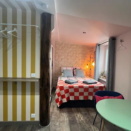 Cozy In Old Town 4th Floor Without Lift - Near Parking Lägenhet Menton