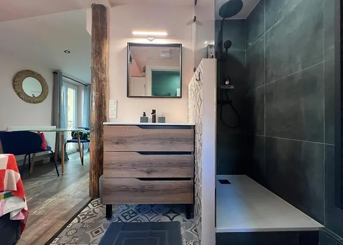 Cozy In Old Town 4th Floor Without Lift - Near Parking شقة *