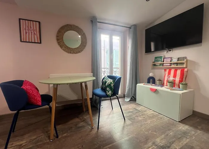 Cozy In Old Town 4th Floor Without Lift - Near Parking شقة *